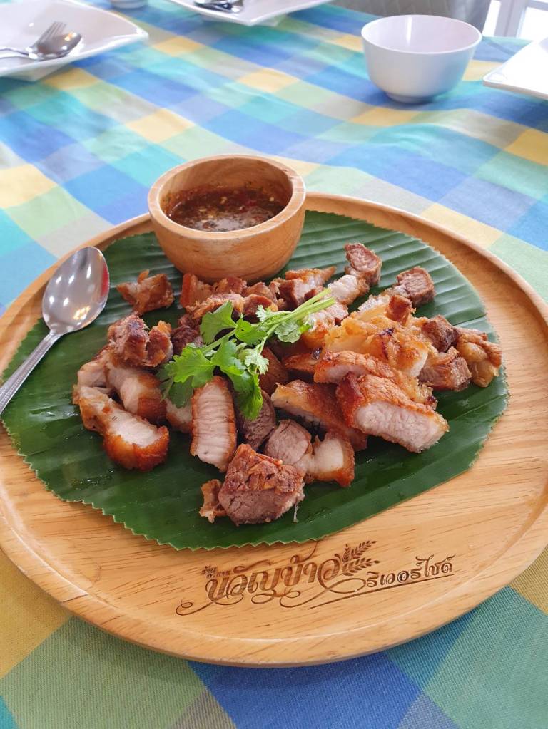รีวิวร้านอาหาร "ขวัญข้าว ริเวอร์ไซด์" บรรยากาศดี อาหารอร่อย เหมาะกับ ครอบครัว review pantip wongnai chill painai พันทิป ชิลไปไหน